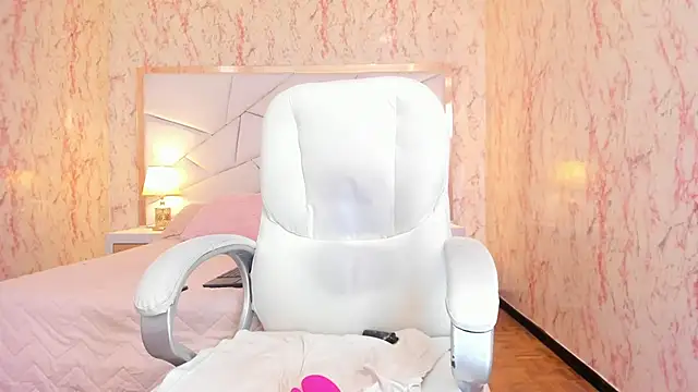 Emily_Whinfre webcam