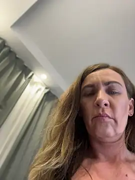 Webcam Model (DivineAmely) is live