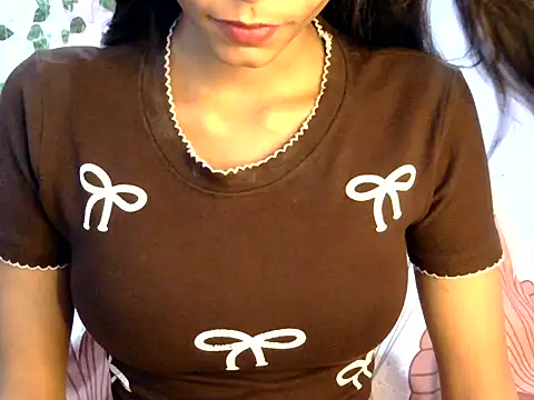 ishani_live (F teen) - Full body oil show 💦🌸 tip to unlock 💖