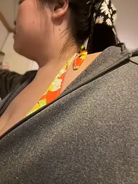 Webcam Model (asianmama888) is live