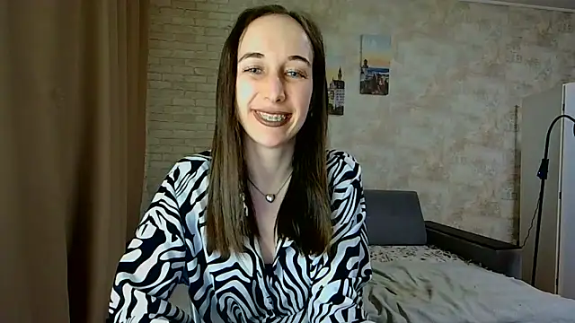 Anika_bloom webcam