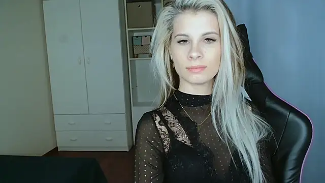 KristineGlow webcam