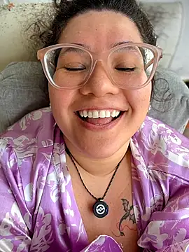 CurlyMilf_Vannexxxa webcam
