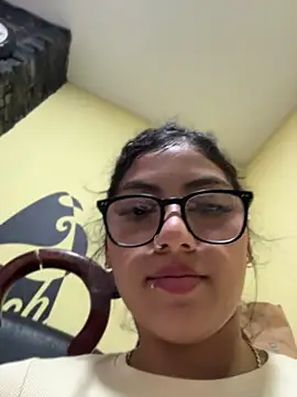 Webcam Model (brizzmotion)  is live.Free join now!