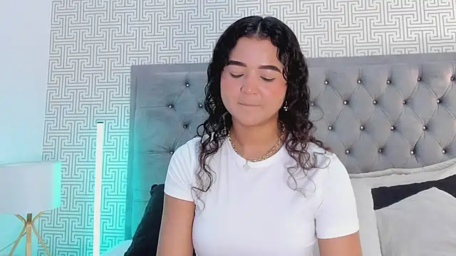 Evaa_Lunna_ webcam