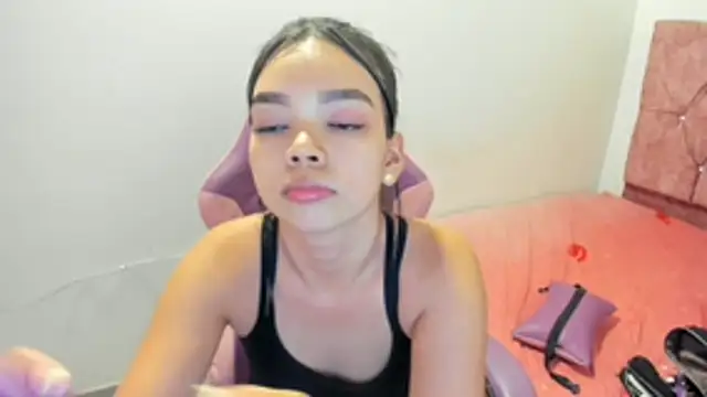 shy_luna18 webcam