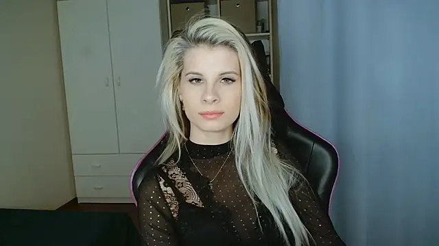 KristineGlow webcam