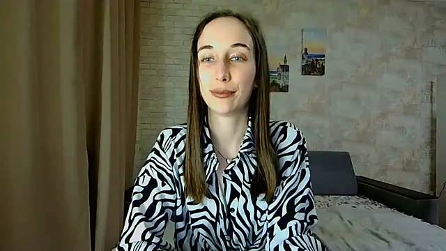 Anika_bloom webcam