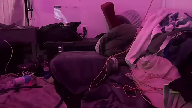 southfljason305 (Ask my age) - Big thrusting dildo in me