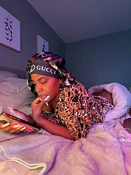 TheRealOshunQueen webcam
