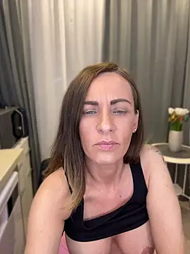 Webcam Model (DivineAmely)  is live.Free join now!