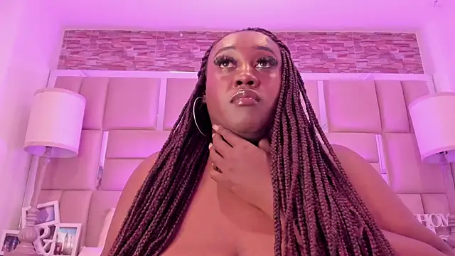 ShaniaBrownn webcam