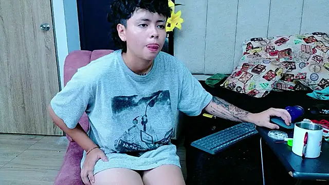 NikiEvanz webcam