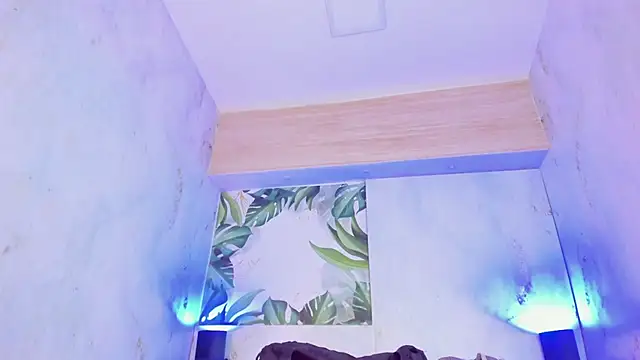 MelaniieRoux webcam