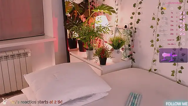 CarlyMilton webcam