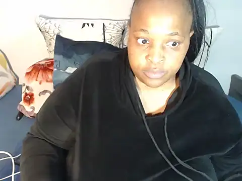 Bustydiva83 webcam