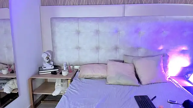 VeyraBlack webcam