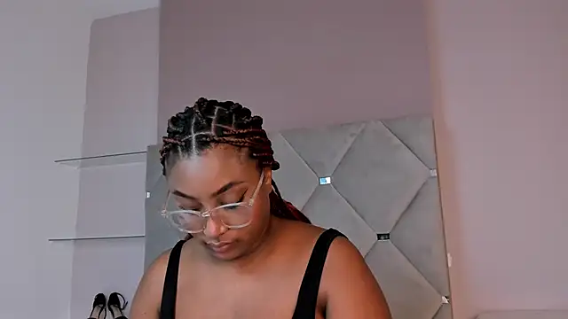 Adelehottman webcam