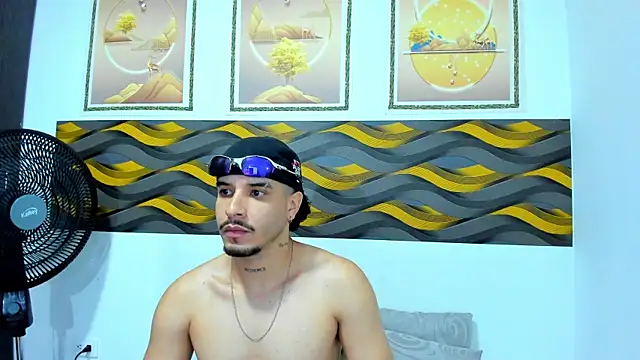 leon_hotx - Leon_Hotx's free webcam - UK Sex Cams