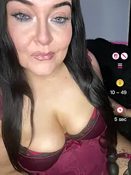 Webcam Model (Miss_CurvesXXX)  is live.Free join now!