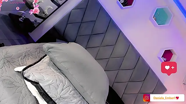 Amira_Ember webcam