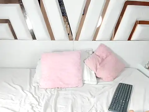 MiaKleinX webcam