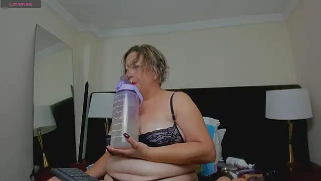 RoxanneSquirt webcam