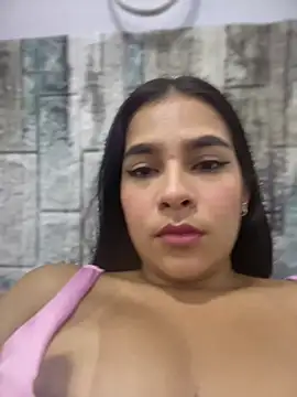 Webcam Model (Valery_lux16)  is live.Free join now!