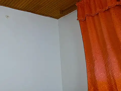 SiennaLorens webcam