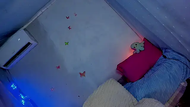 YourLizzyDoll webcam