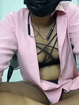 ZELINA_WOOFY webcam