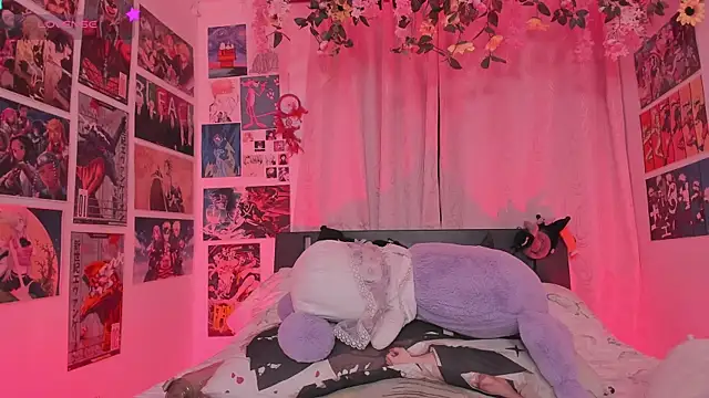 MissCurvyTop webcam