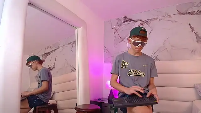 Marcus_and_Tony webcam