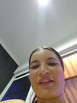 Pretty_Julieta webcam