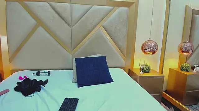 ElenaWatsonn webcam