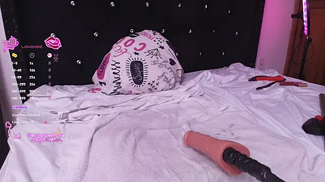 whitesexybitch44 webcam