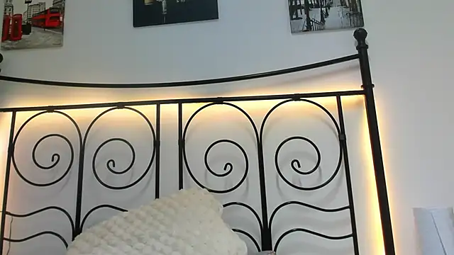 MiaNoirr webcam