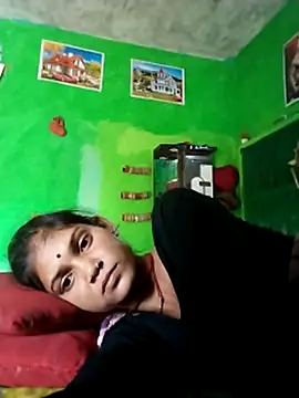 Webcam Model (Jooli_cuty)  is live.Free join now!