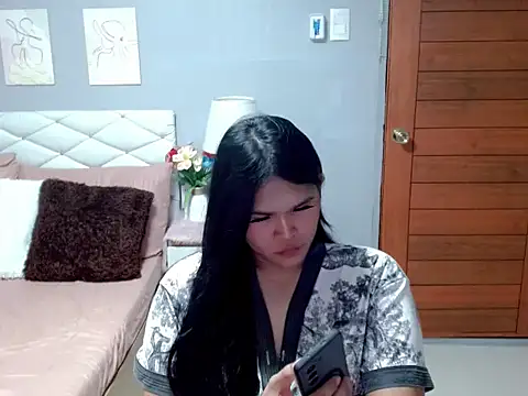 MichelleWild webcam