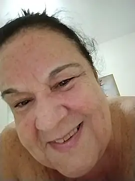 Yaya_Mineira live sex cam