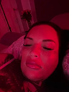 _MelinaCurves_ webcam
