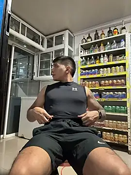 OliverWest04 live sex cam