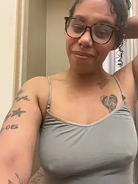 Desirae_Luciano webcam