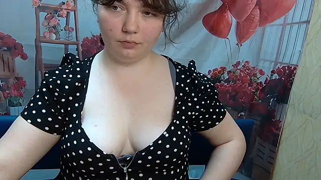 NeonilaLisova webcam