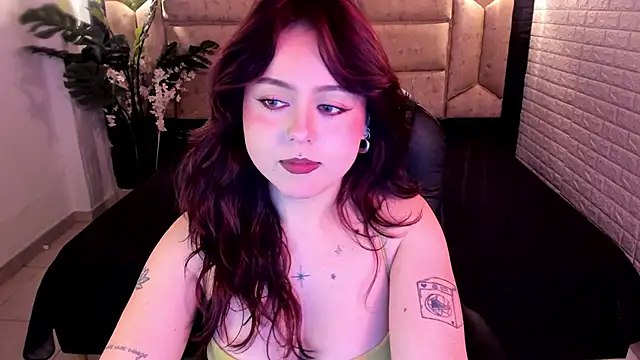 crimson_tati_ webcam