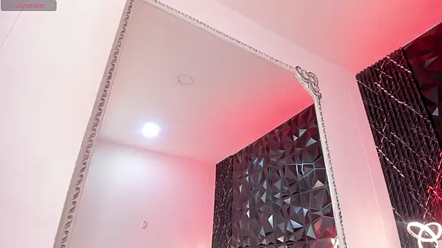 AriadnaLoren webcam