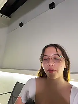 AliciaWhite_nt webcam