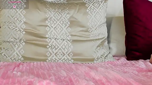 miakay1 (F young) - Spit ur cock and put in my hands, rub🔥