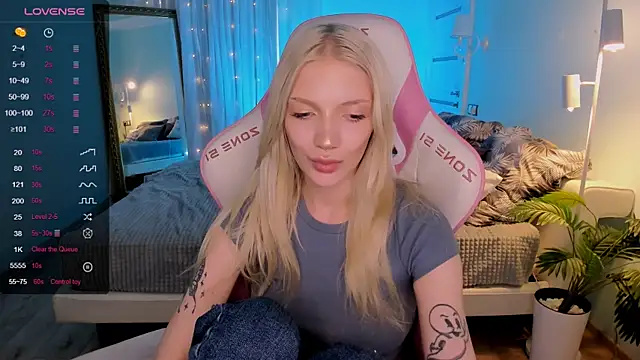 AnyaTaylor_ webcam
