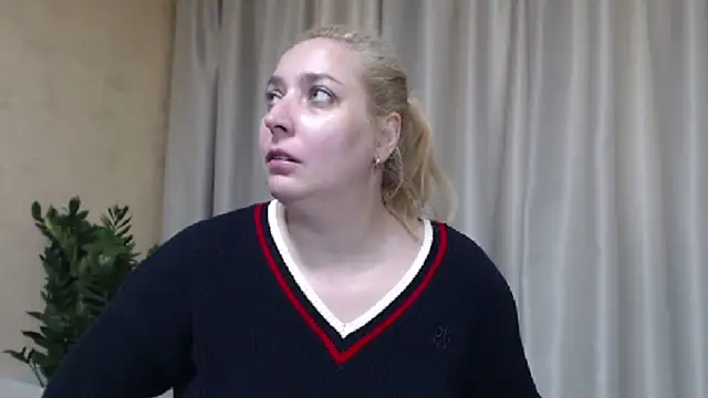 sweetpussy13 webcam
